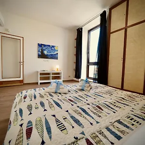 https://dimora-sottoripa-87b-di-fronte-allacquario-genovabnb-it.hotelitalianriviera.com